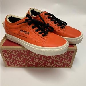Nwt Vans NASA edition 6.0 women